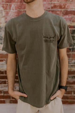 Men's Dead Shot Graghic Tee - Honey Hole Outdoors